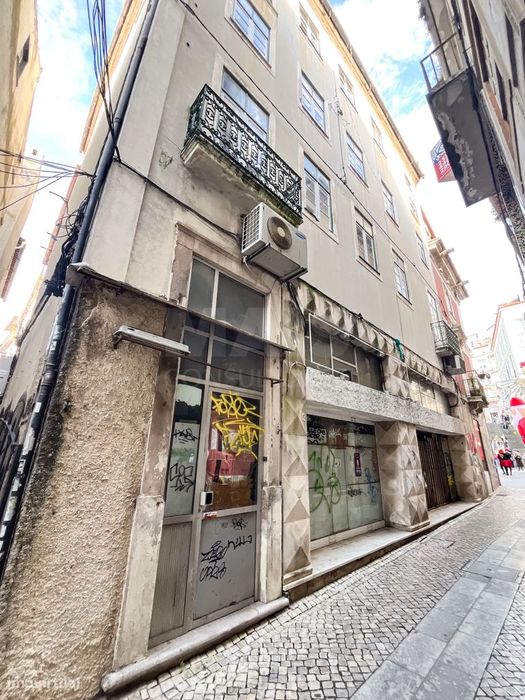 Prédio de uso Misto com 5 Pisos e 2 Frentes  na Baixa de Coimbra – ...