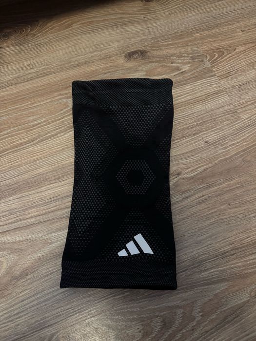 Opaska kompresyjna na kolano Adidas aeroready Knee support black