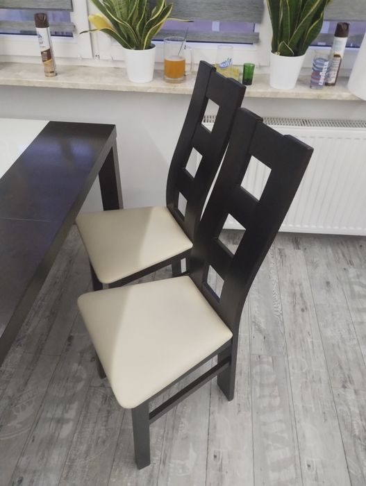 Piękny masywny stół 140x80+4 krzesła