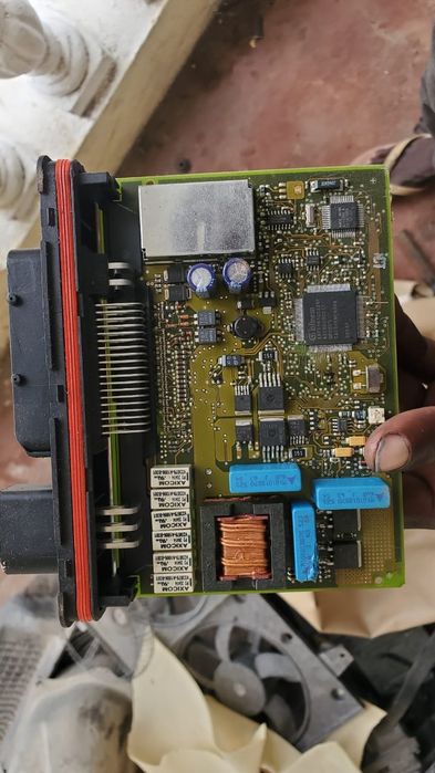 Reparação e programações de centralinas e ABS e componentes eletrônico