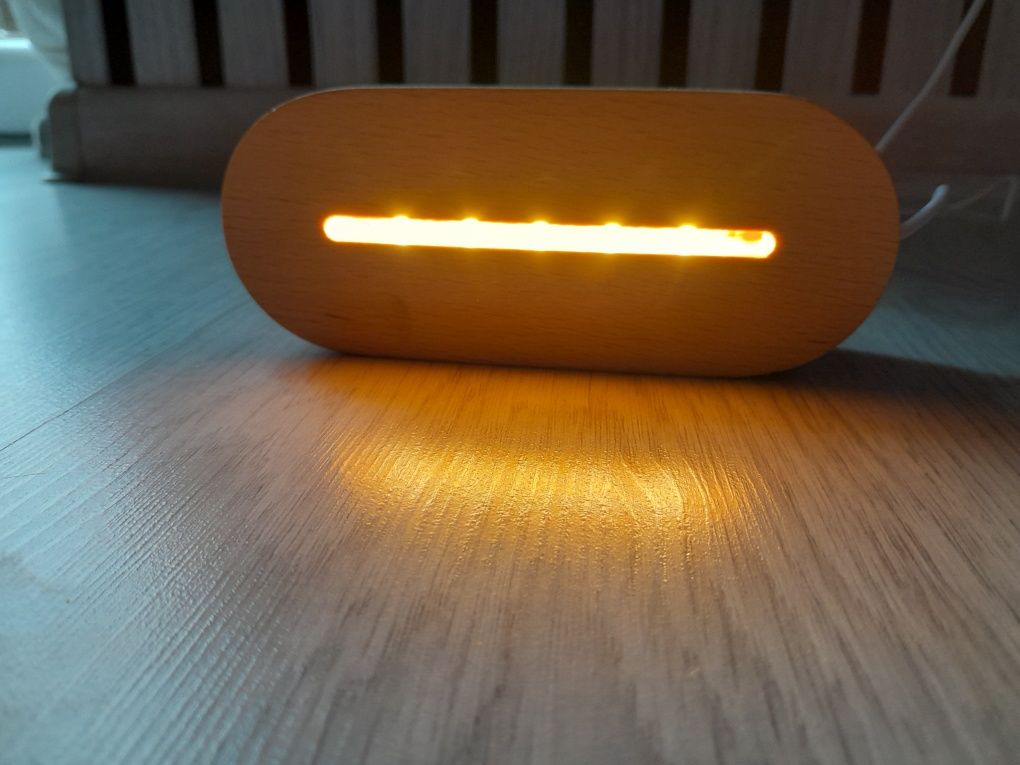 Lampka nocna drewniana  USB