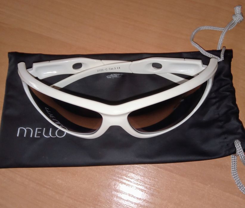 Białe okulary sportowe firmy Mello