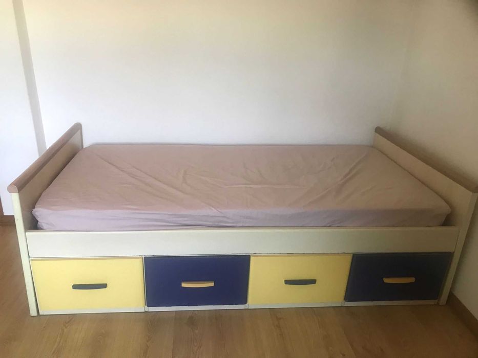 Cama de solteiro com colchão e gavetas (Usado)(Medições na descrição)