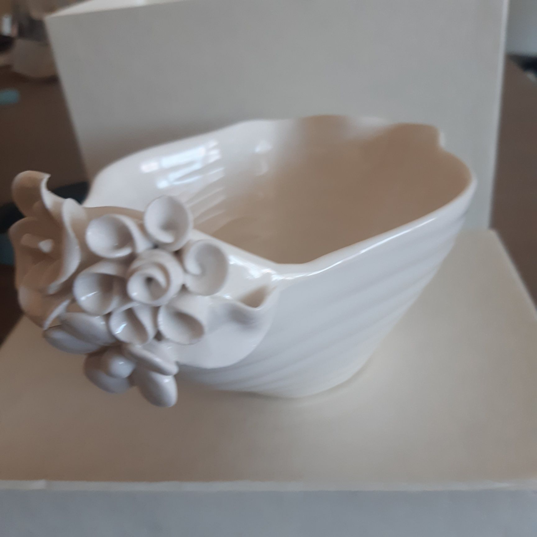 Biała porcelanowa miska z kwiatami 3d Henriette  10x17cm nowe z opakow