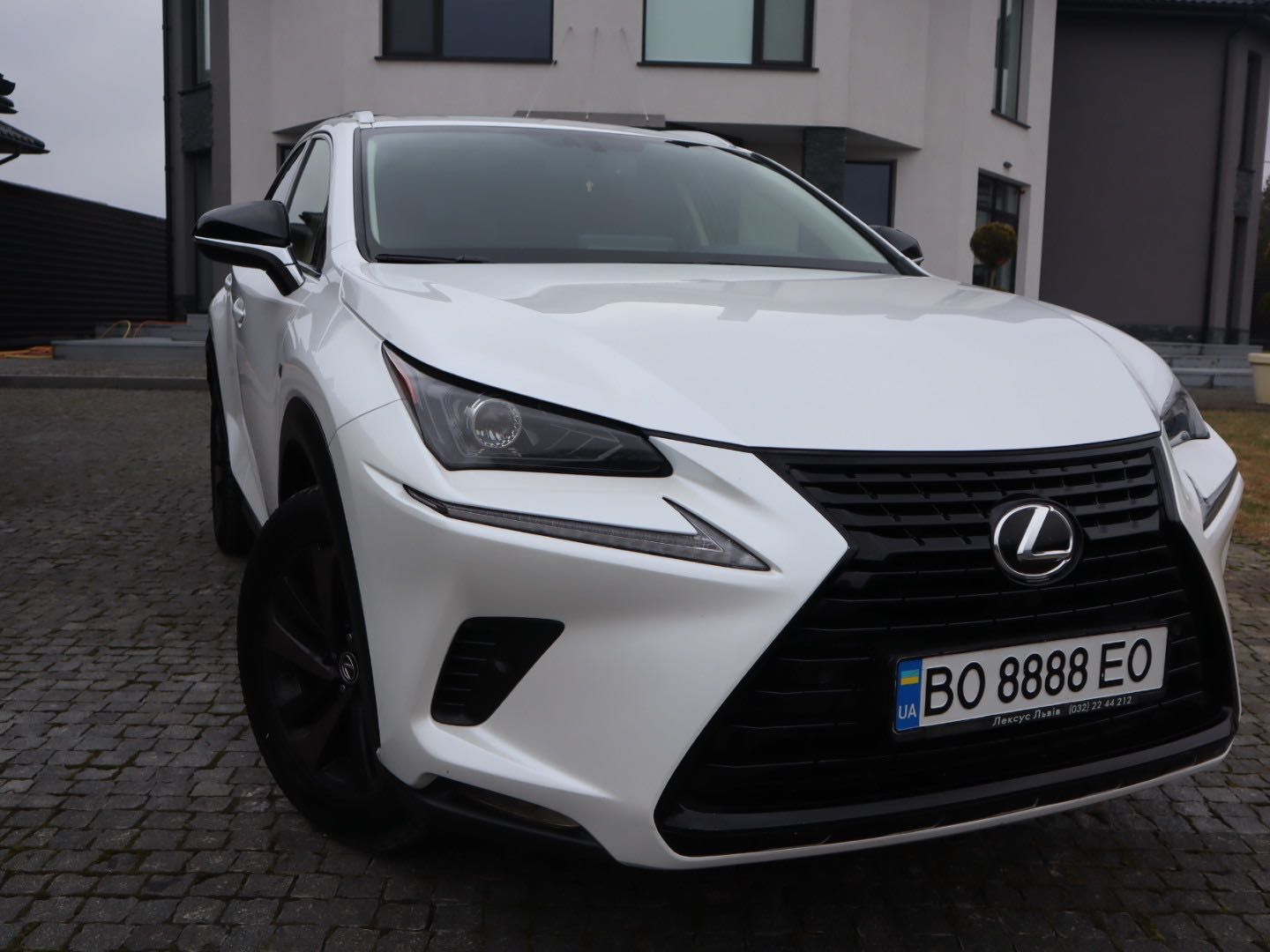 Lexus NX 200 офіційний