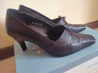 Продам шкіряні жіночі туфлі