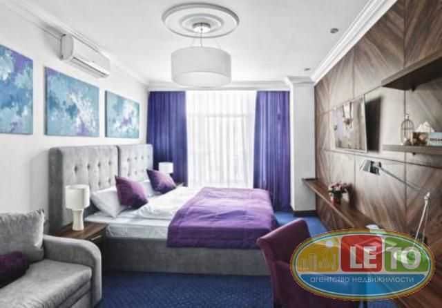 Действующий отель в новом  доме, историческом центре города. 1L77