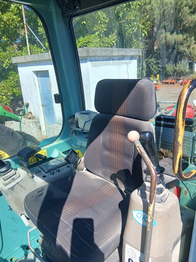 Mini-escavadora YANMAR B37V