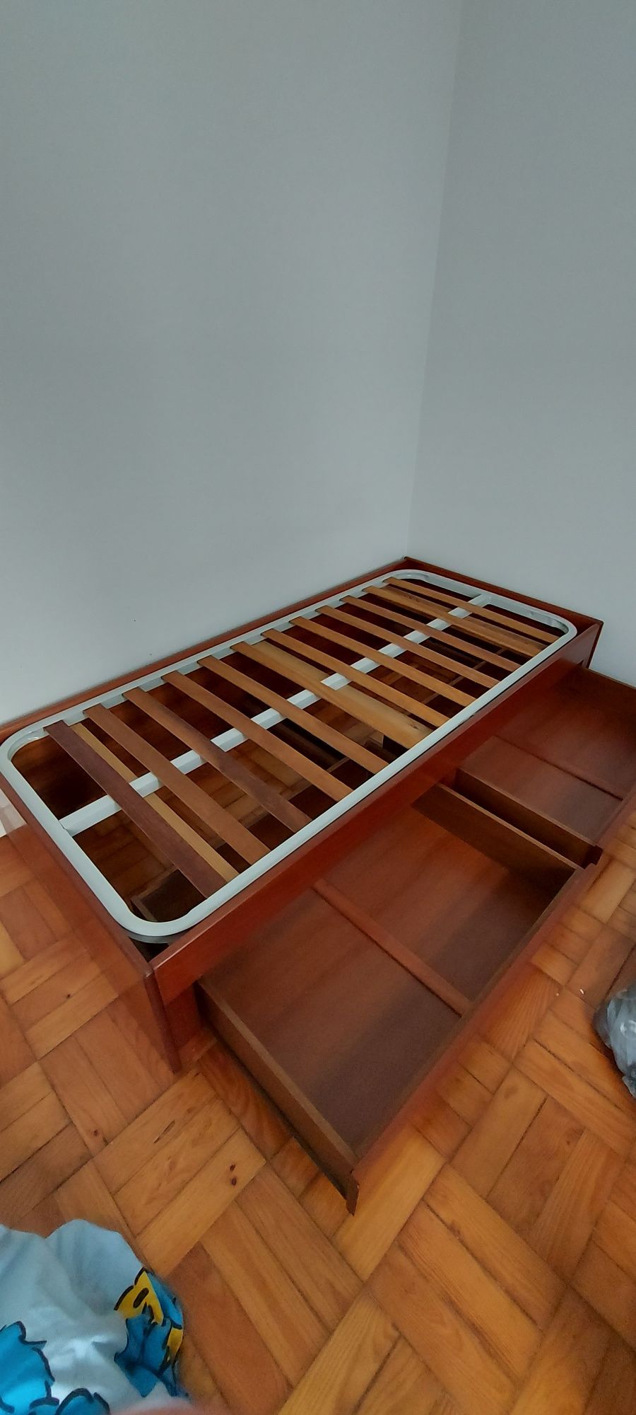 Cama de solteiro com colchão
