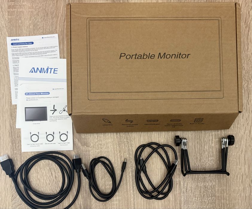 Портативний монітор HDMI з підставкою.
