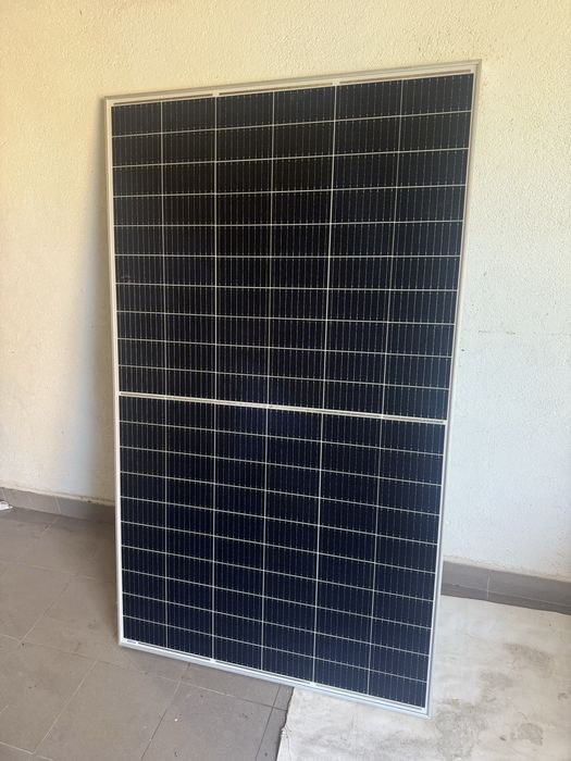 Paineis solares novos, nunca usados.