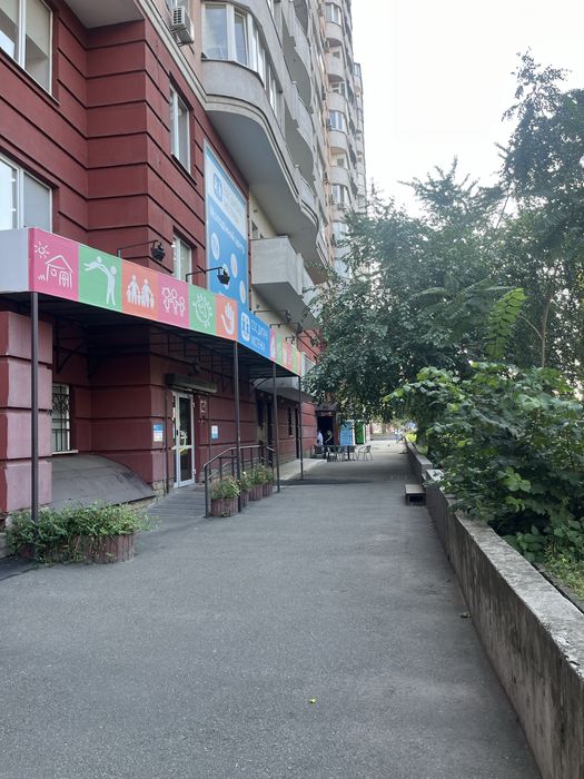 Здам 75м2 фасад, окремий вхід Бориспільська