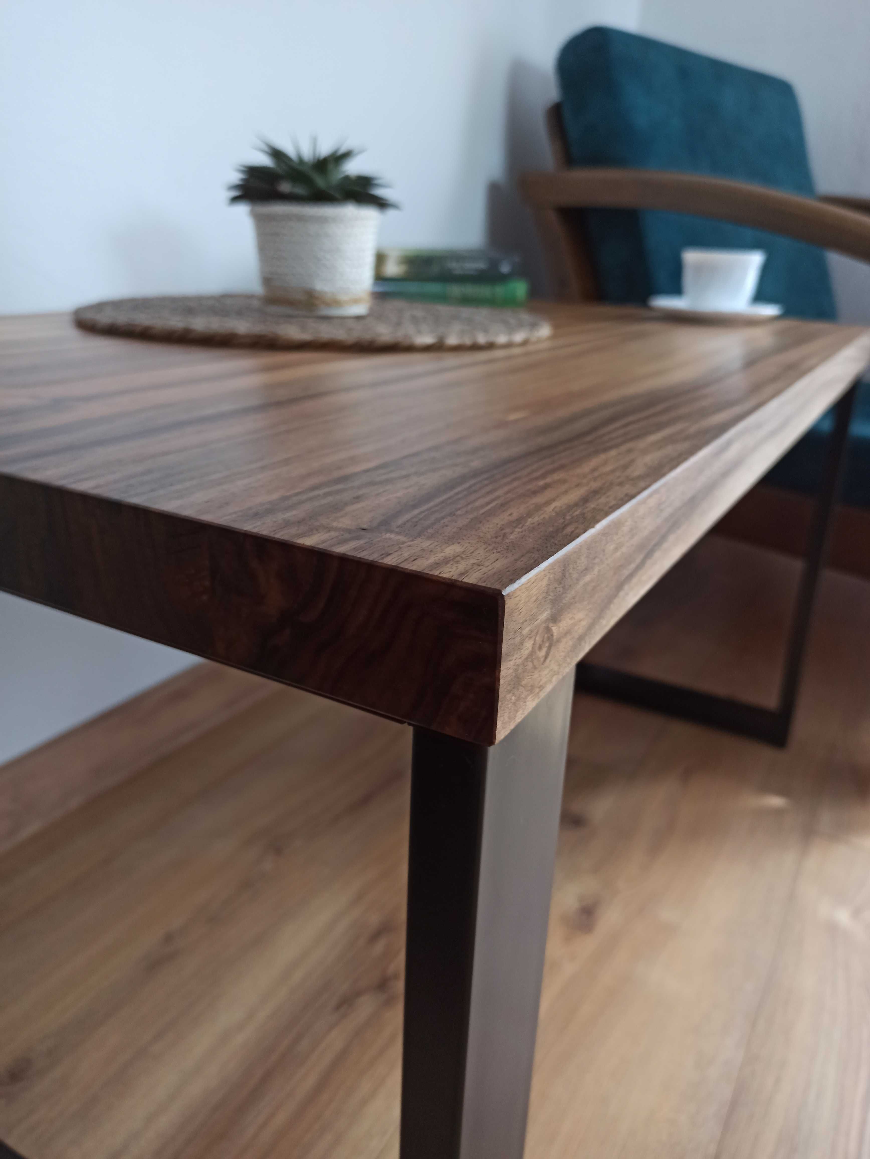 Stolik kawowy w stylu loft