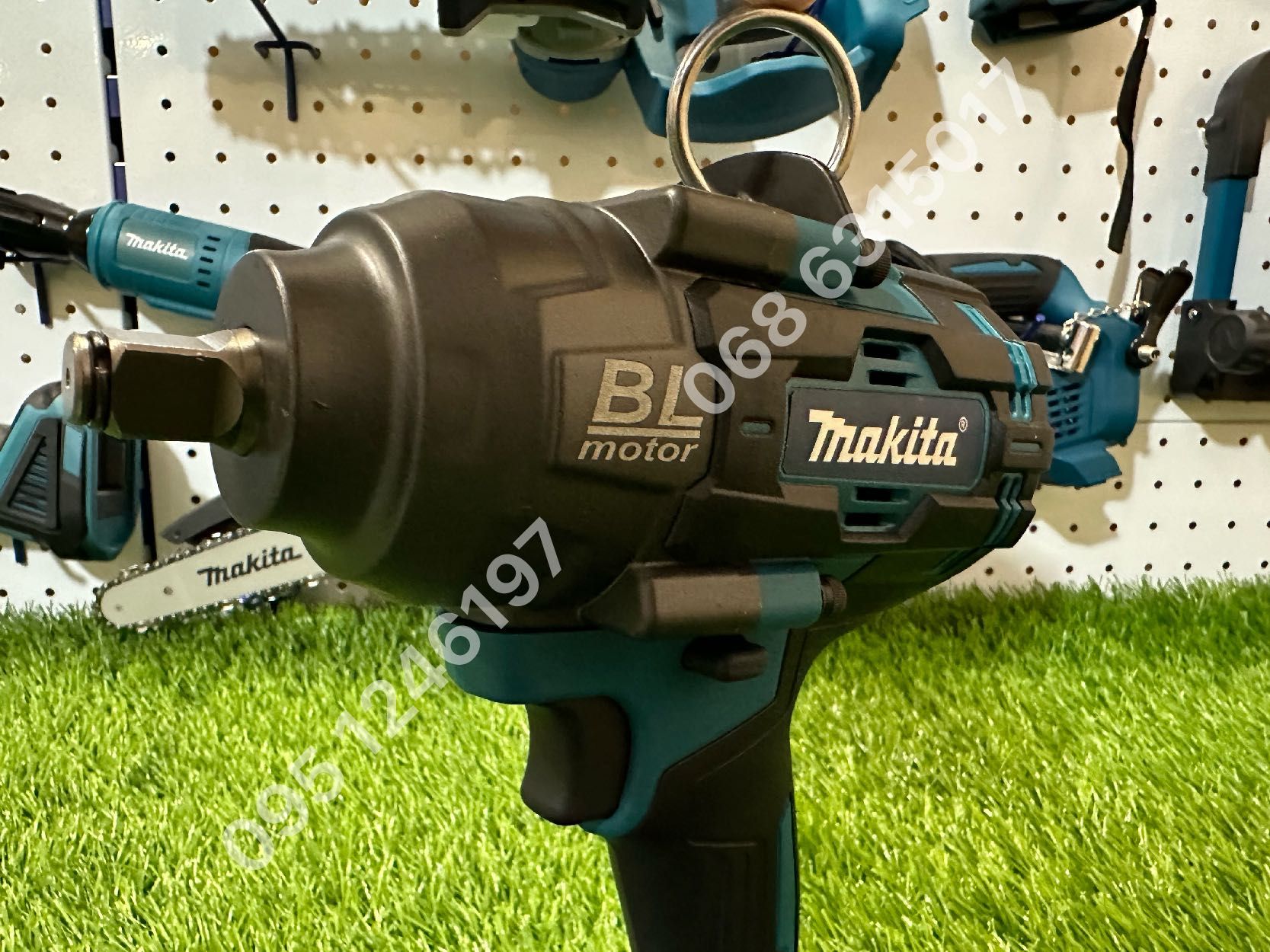 Гайковерт аккумуляторный Makita DTW1002 БЕЗ АККУМУЛЯТОРА И ЗАРЯДНОГО