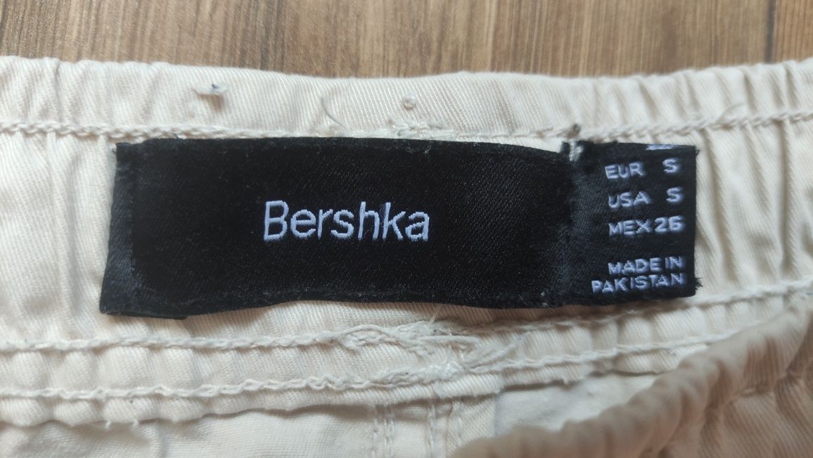 Spodnie jogger Bershka S