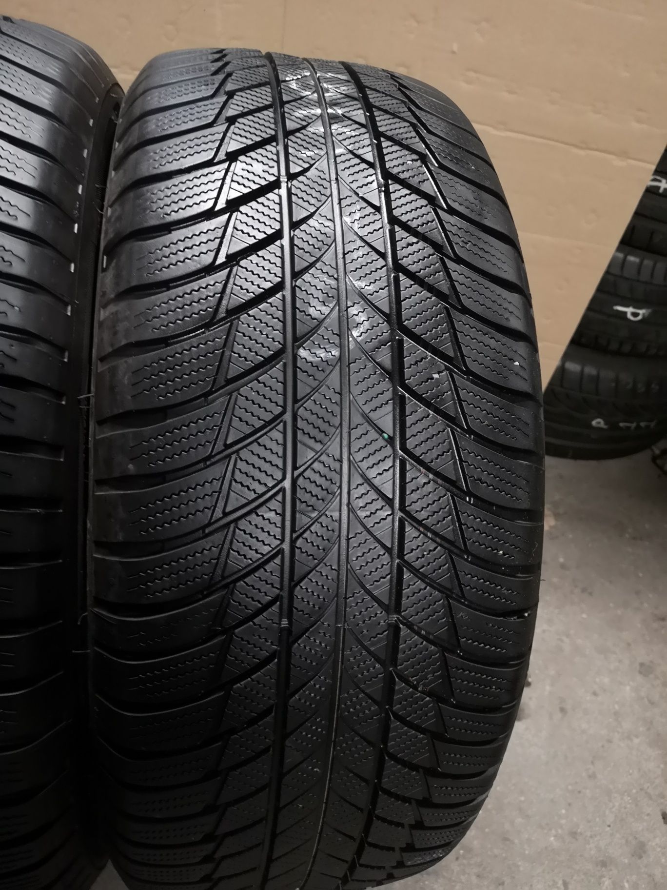 Opony zimowe 245/50/19 Bridgestone Blizzak LM 001 Runflat 2szt 6,7mm