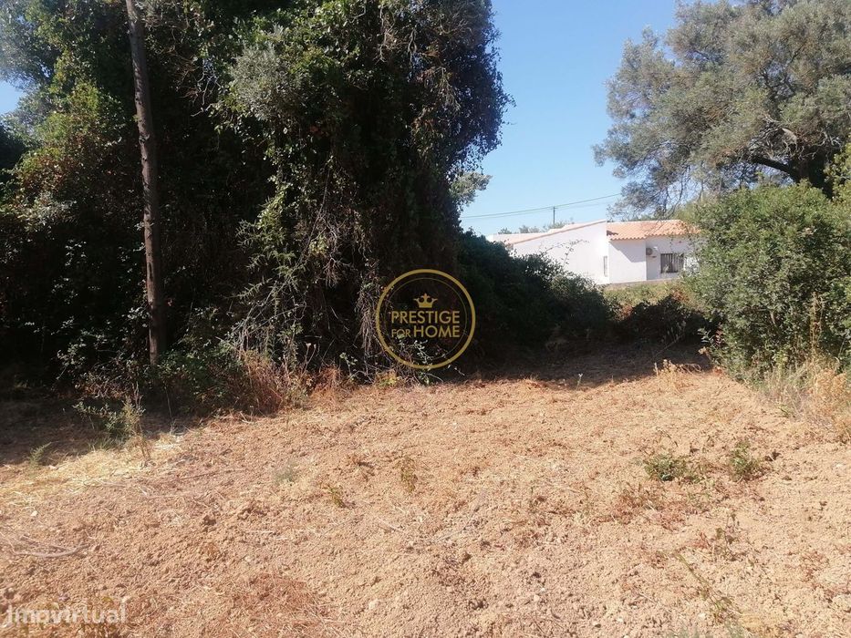 Terreno com a área de 450 m2 a poucos minutos de Loulé.