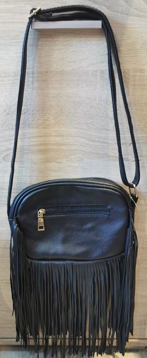 Torebka szanelka listonoszka z frędzlami