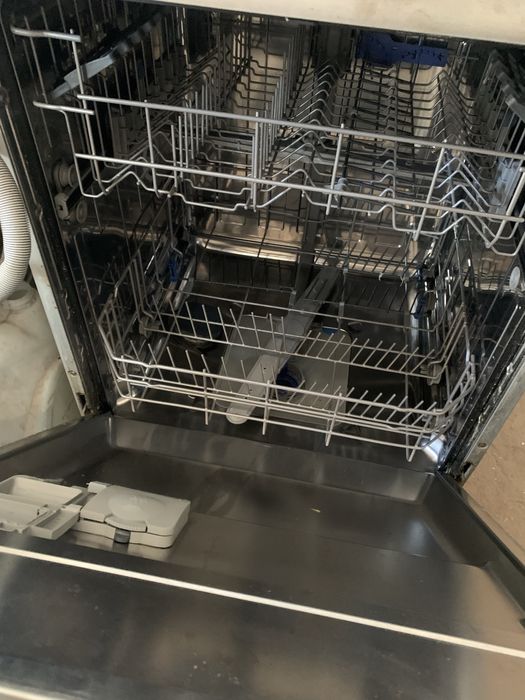 Продам посудомоечную машину