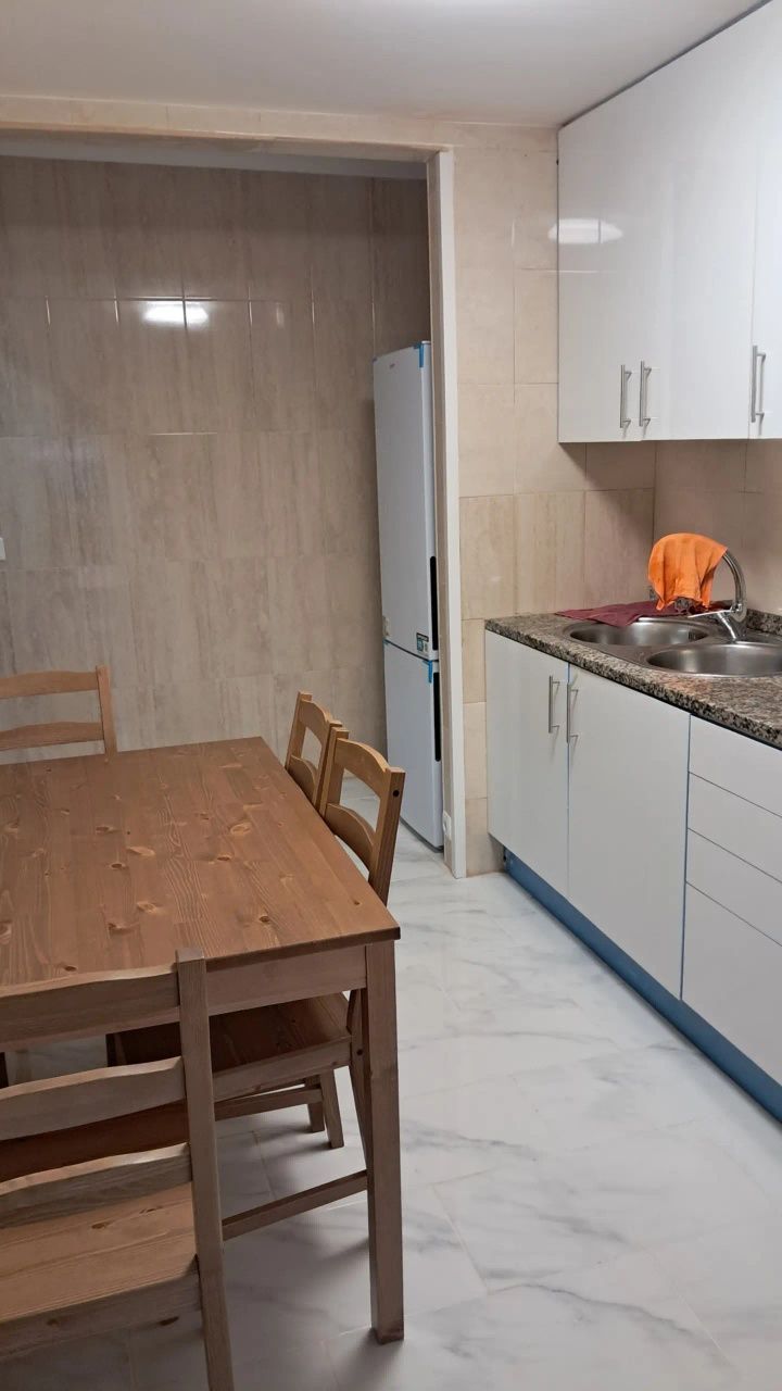 Alugo cuarto tipo suite o con dois camas de solteiro