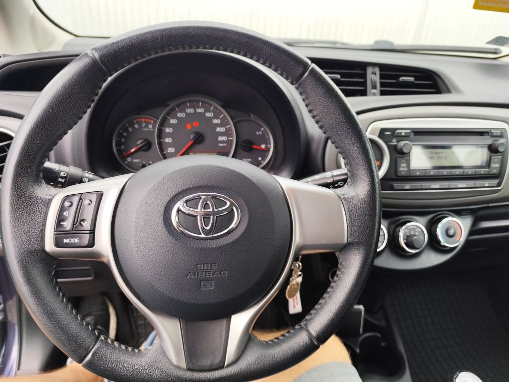 Toyota Yaris 1.33 b Salon Pl