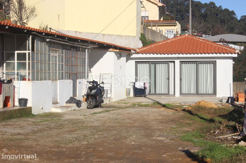 Prédio situado em Cucujães para investimento!
