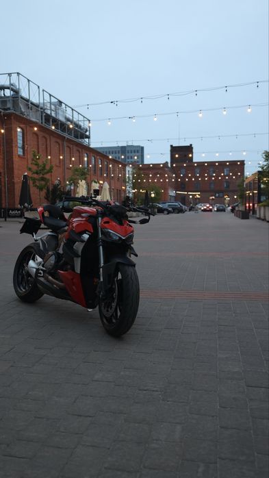 Ducati Streetfighter V2