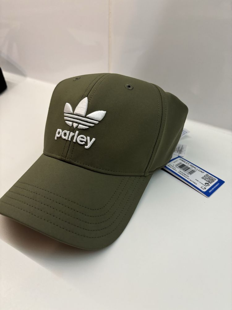 Czapka Adidas Classic new casual max