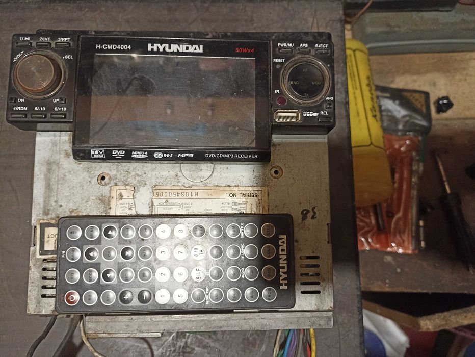 Автомагнітола Hyundai H-CMD4004 на запчастини чи відновлення
