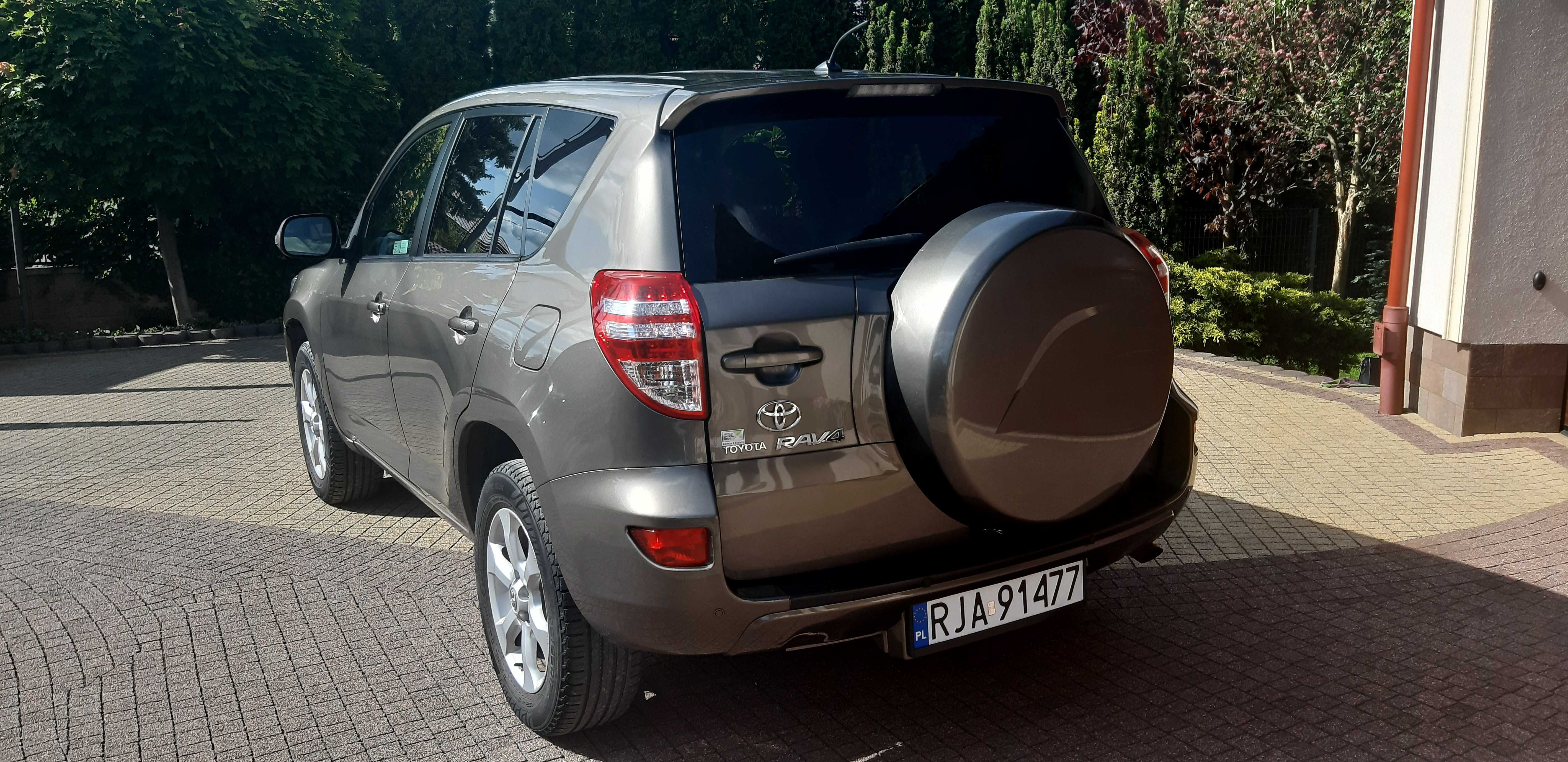 Sprzedam Toyota Rav4 2011r