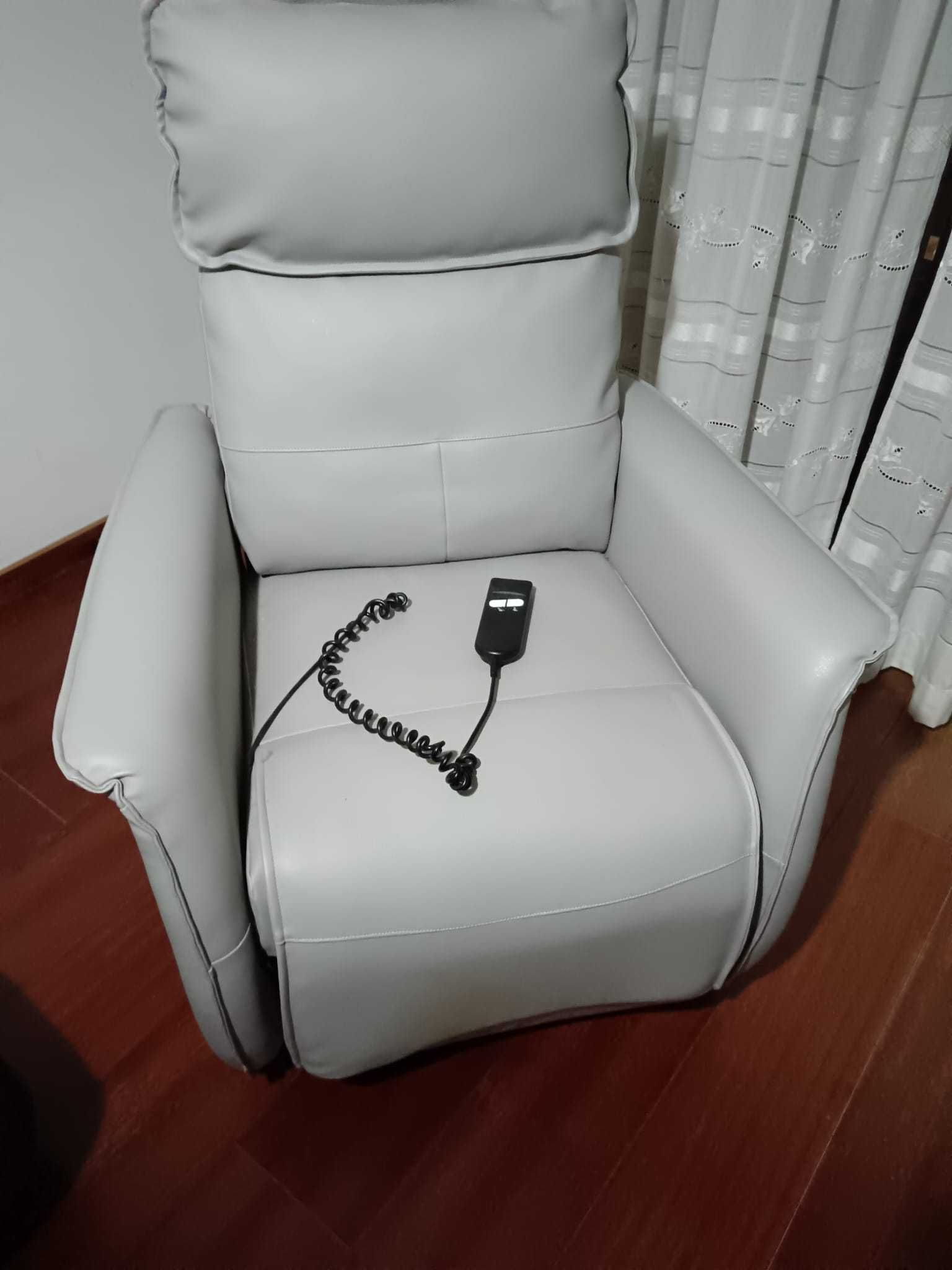 Cadeirão com motor como novo