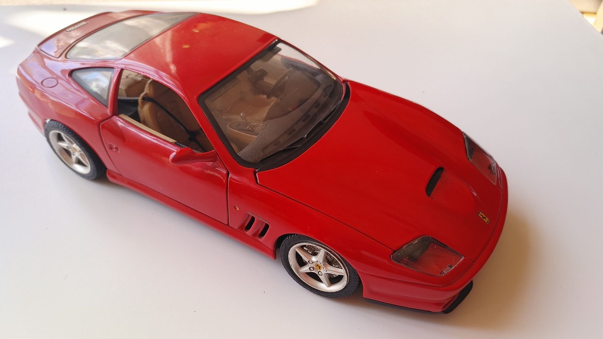 Piękne Ferrari 1:18 Bburago