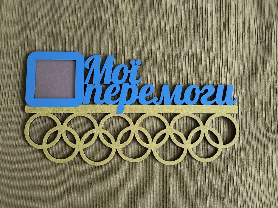 Для медалей полочка   , Медальніца , дерево.
