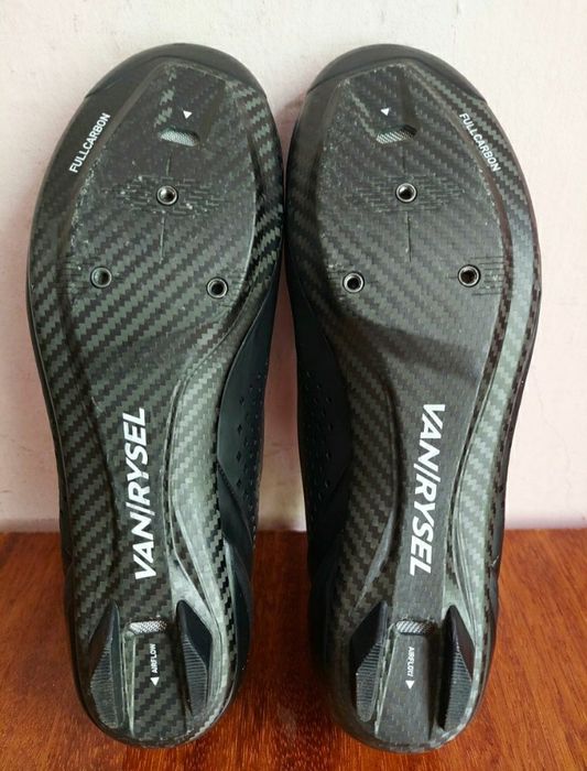 Велотуфлі Specialized  Van Rysel оригінал 

Розмір по бірці:
EURO 41 u