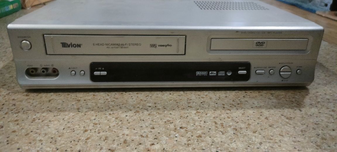 Combo DVD i magnetofon Tevion MD 80675 sprawny