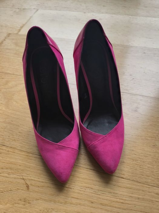 Fuksjowe szpilki 38