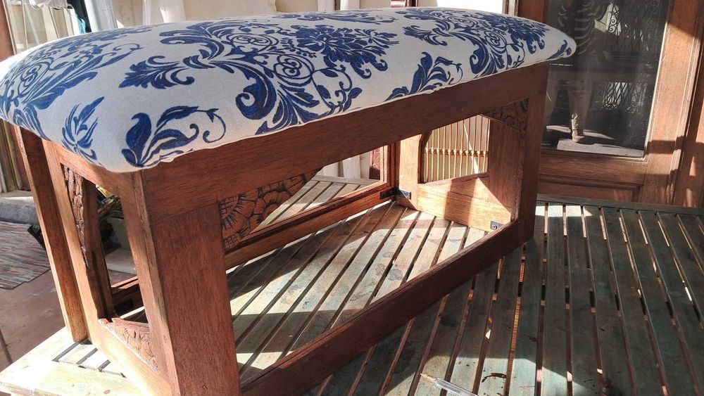 Banqueta repousa pés renovada