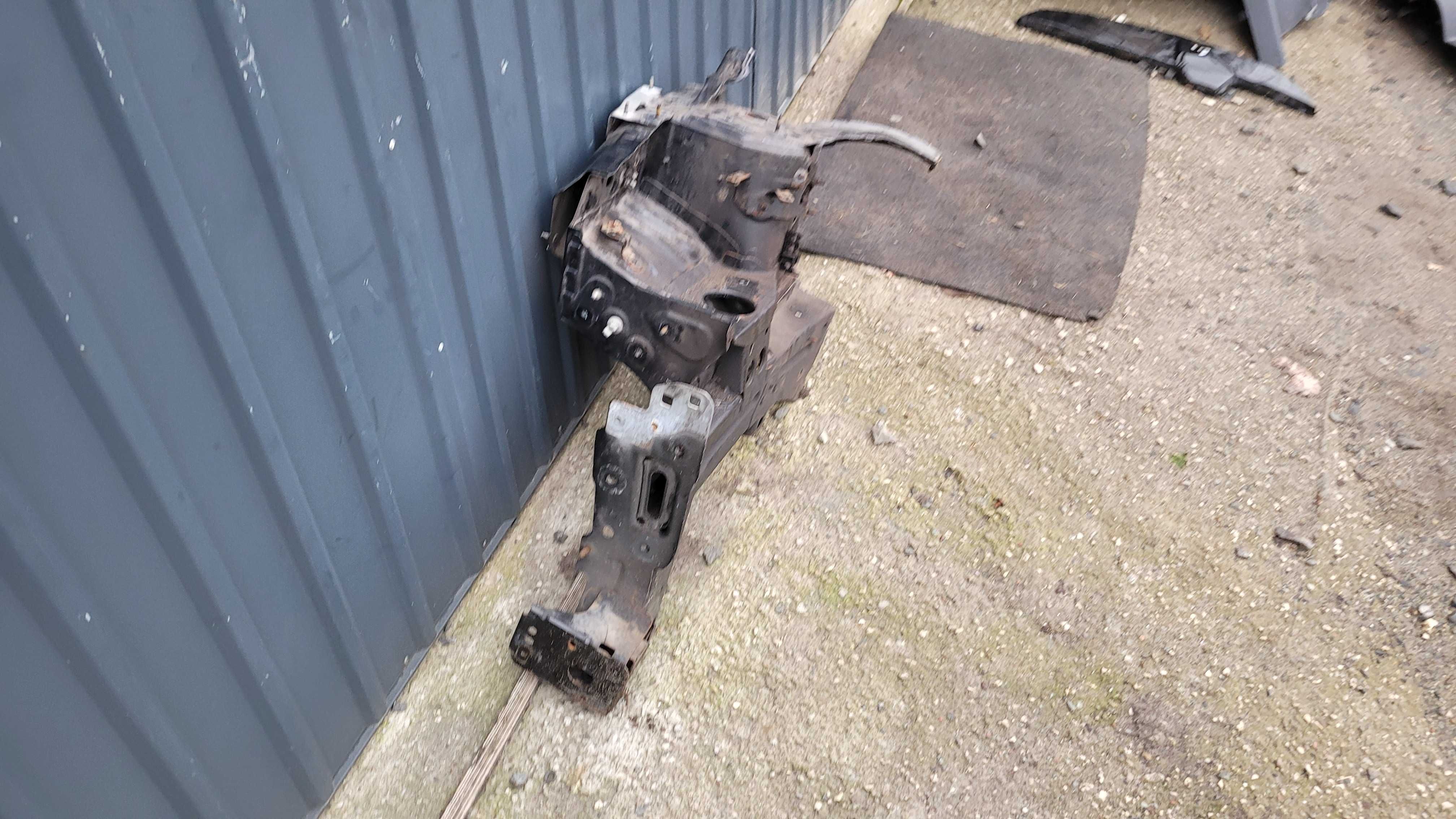 Renault clio IV 4 podłużnica prawa przednia przód TEGNE