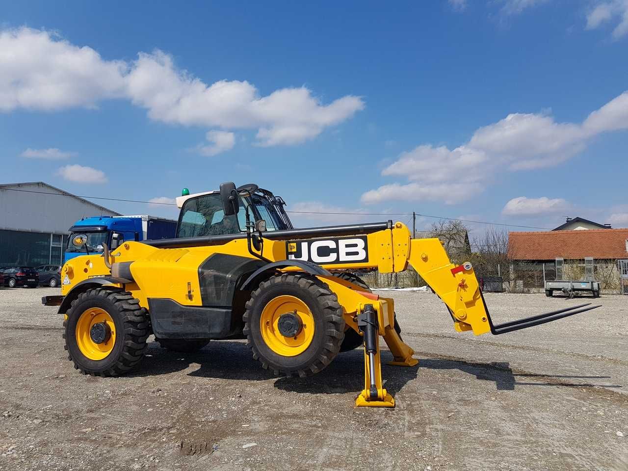 Телескопічний навантажувач JCB 535-140 2013 року