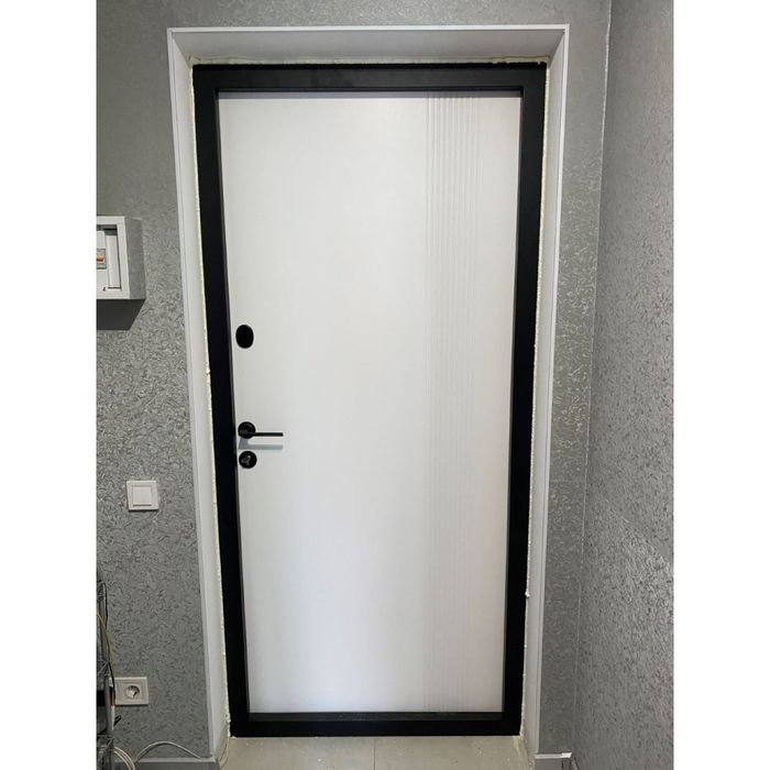 Двери в квартиру,В наявності вхідні двері, модель Стиль