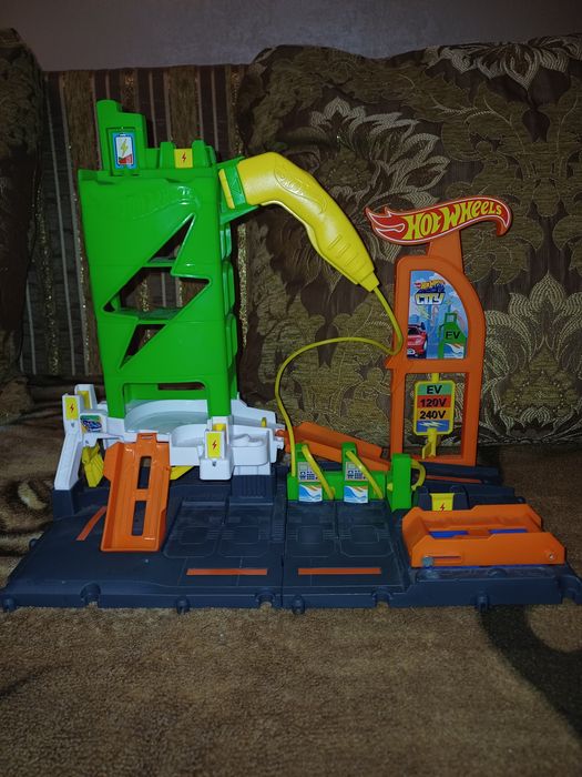 Ігровий набір Hot Wheels City Заправна станція для суперзарядки