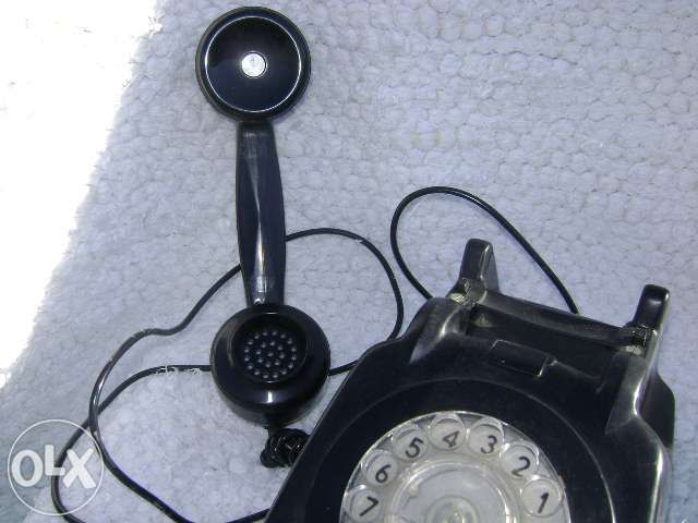 4 Telefones antigos pretos 1973, 75, 77 e 79