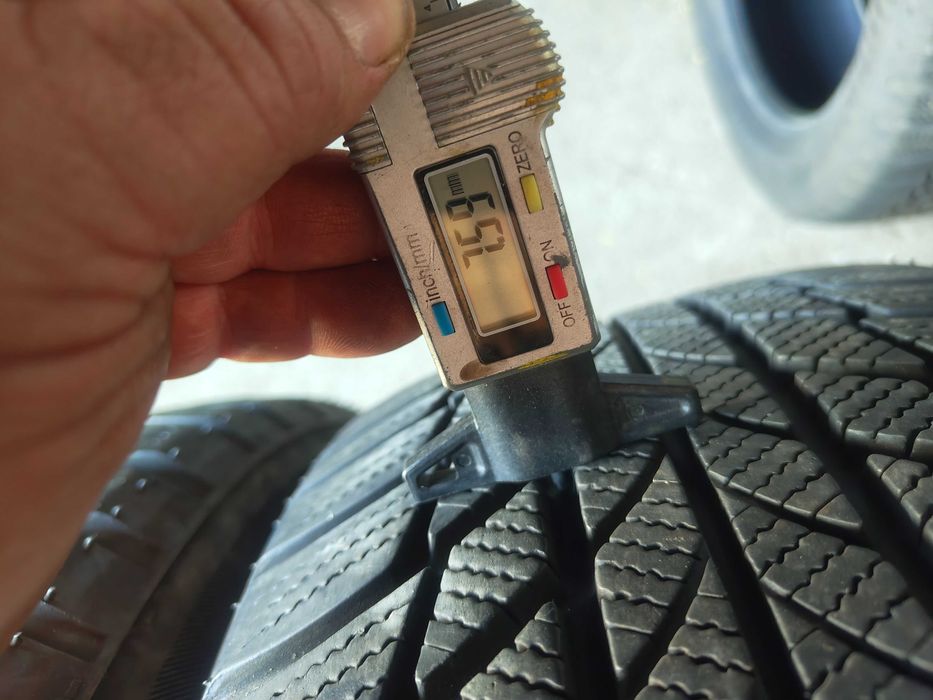 Opony zimowe uzywane 215 55 R17 Bridgestone 2022 rok 2 sztuki z15