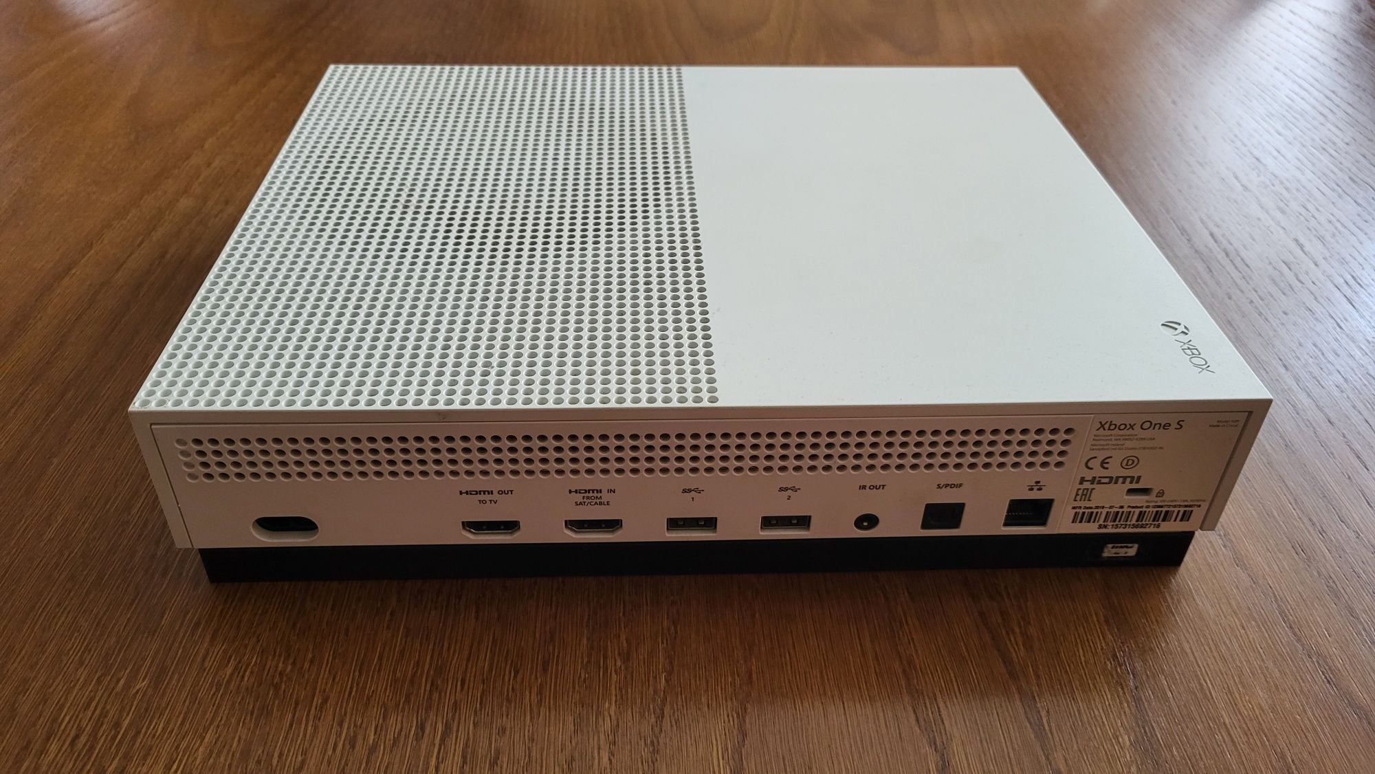 Xbox One S 1 TB + pad i FIFA 20