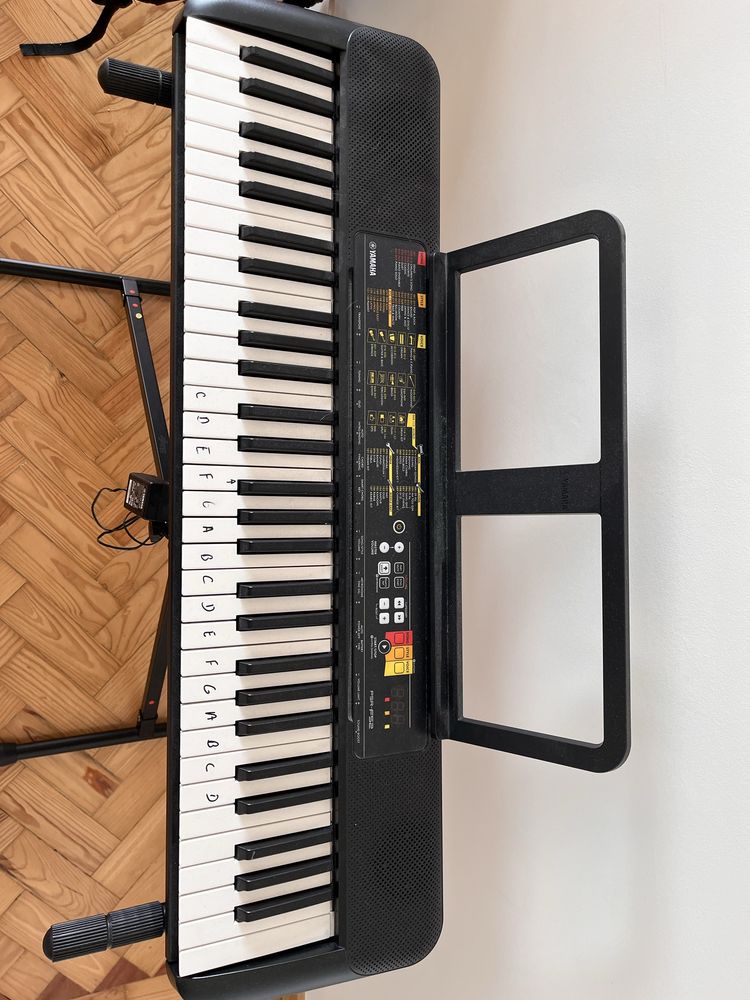 Teclado PSR-F52 Portátil Yamaha com suporte