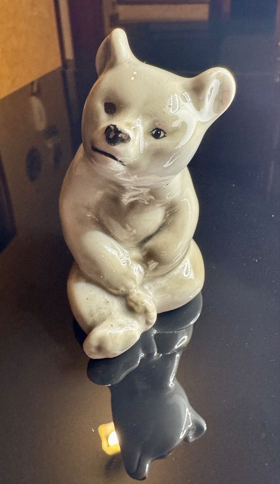 Figurka porcelanowa niedźwiedź – Łomonosow – lata 60. – sygnowana