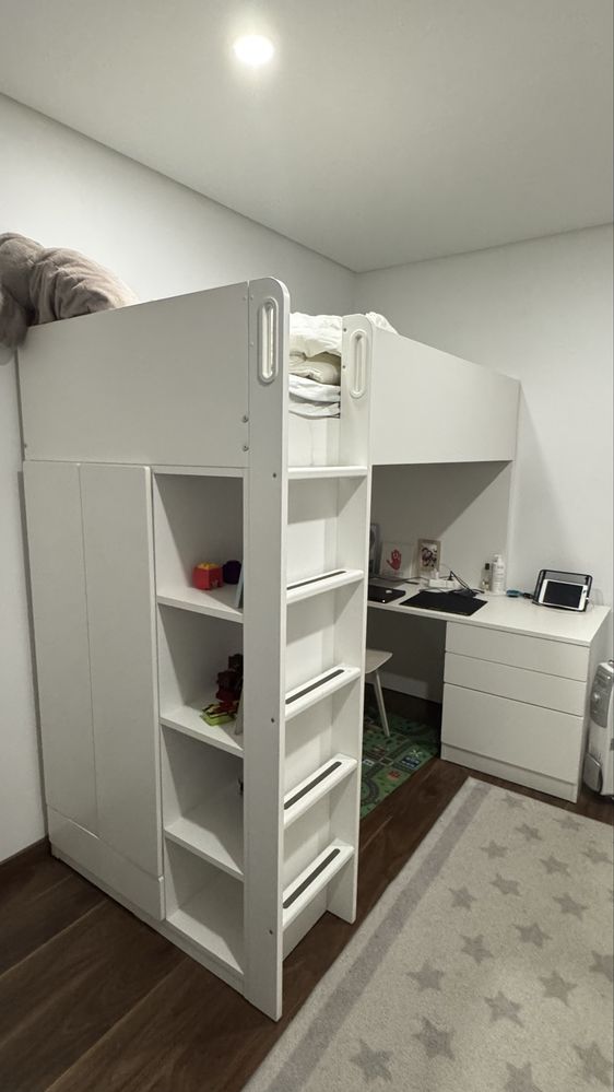Cama andar com guarda roupa e secretaria