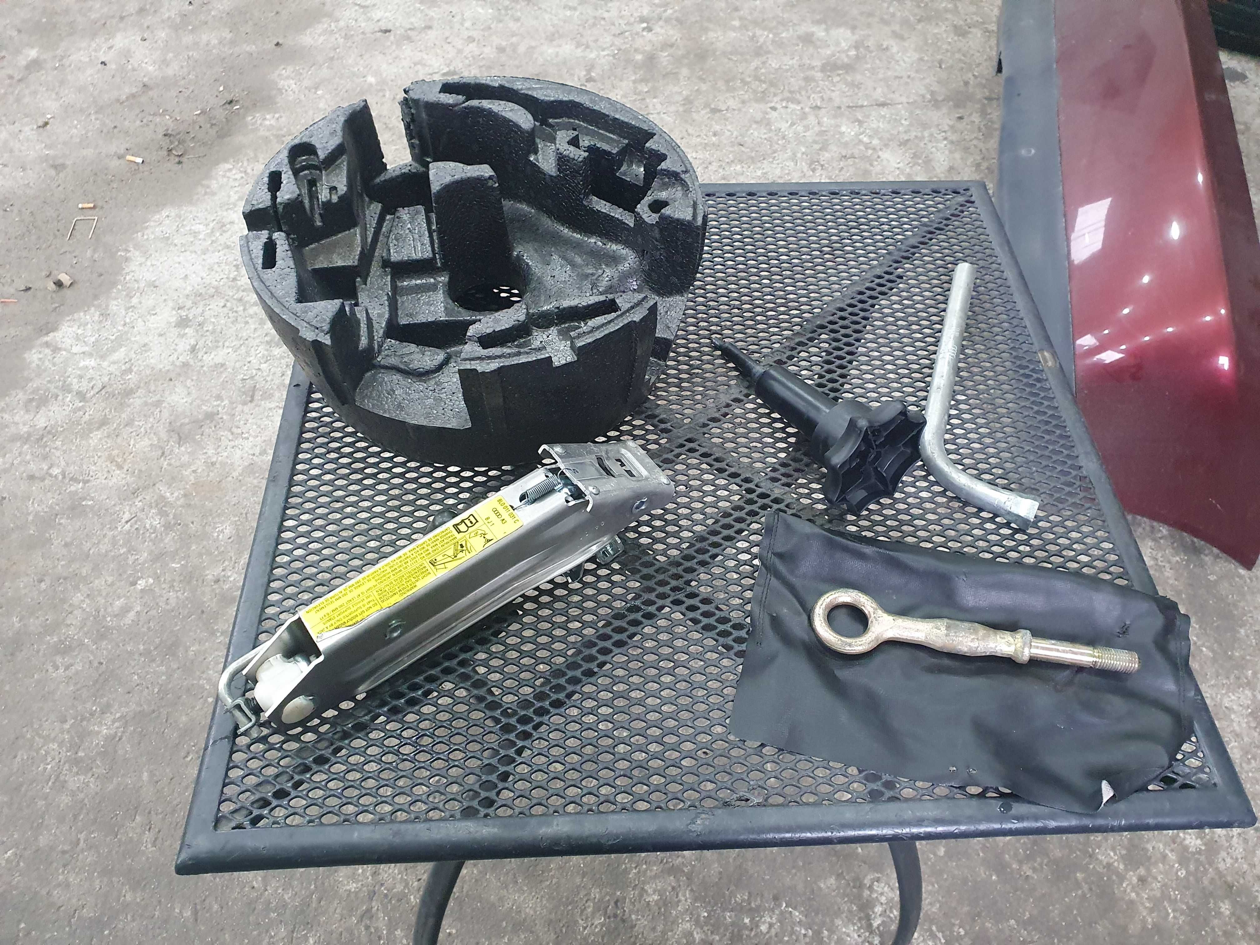 Lewarek klucz ucho etui Audi a3 8l komplet