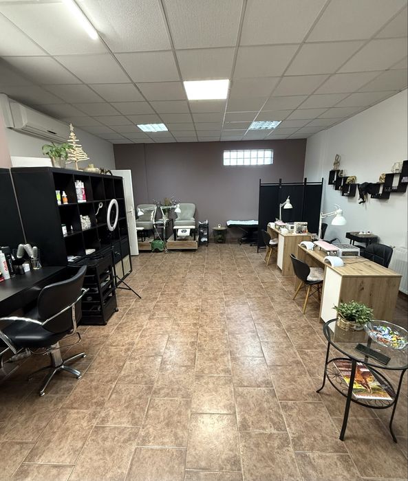 Odstapię salon kosmetyczny w pełnym wyposażeniem i bazą klientòw