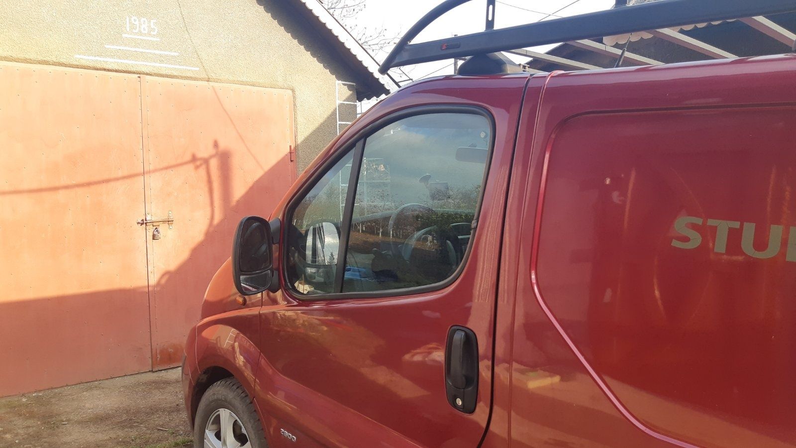 Продаєть Opel Vivaro 2.5cdti 2007 року.